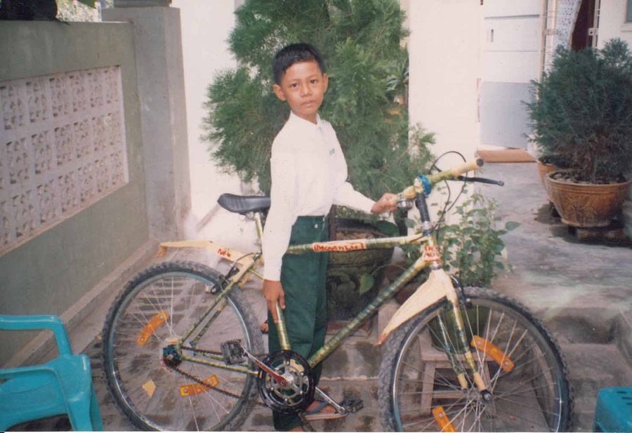 My 90s bike, with fancy cardboard fenders.